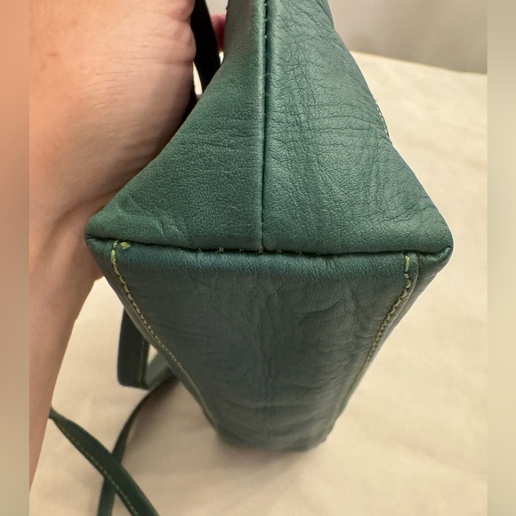 *SOLD ON ANOTHER PLATFORM* Leaders in Leather Crossbody w/ Convertible Straps - Picture 8 of 10